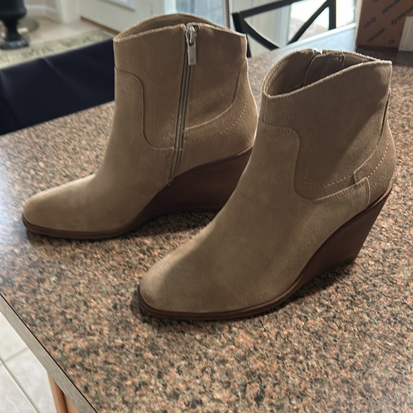 Lucky Brand Waltz boot - Picture 1 of 16